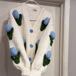 Chic White Cardigan with Blue and Green Tulip Details